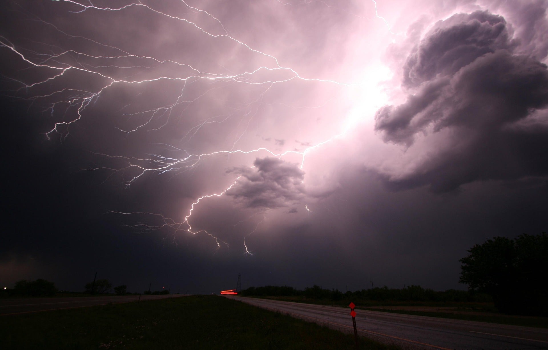 Regen und Sturm im Dachzelt - was solltest Du beachten?