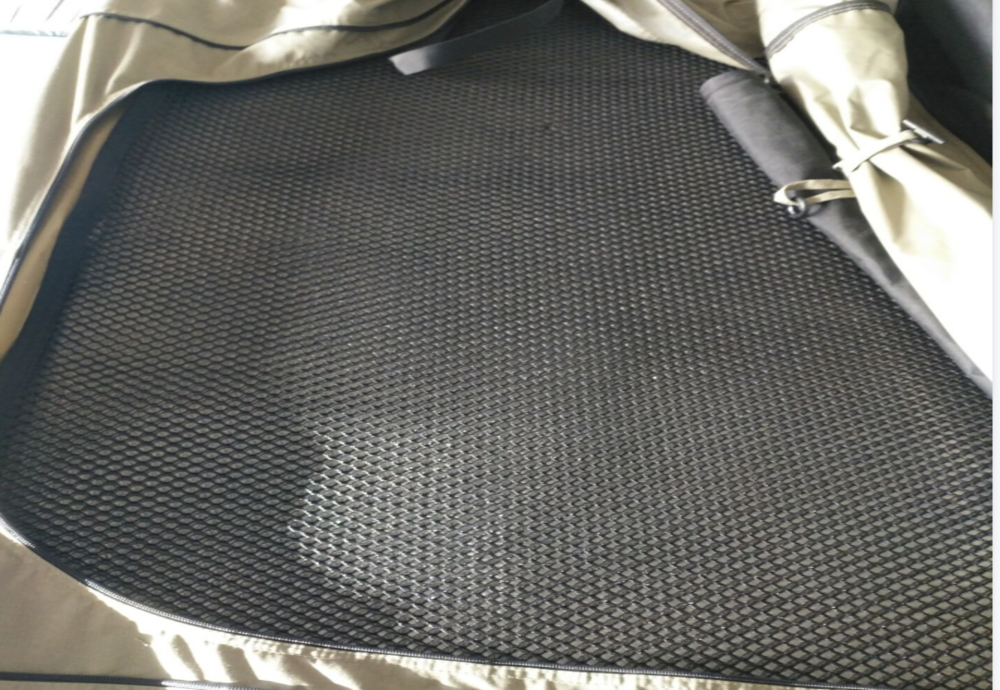 3D mesh mattress pad against moisture